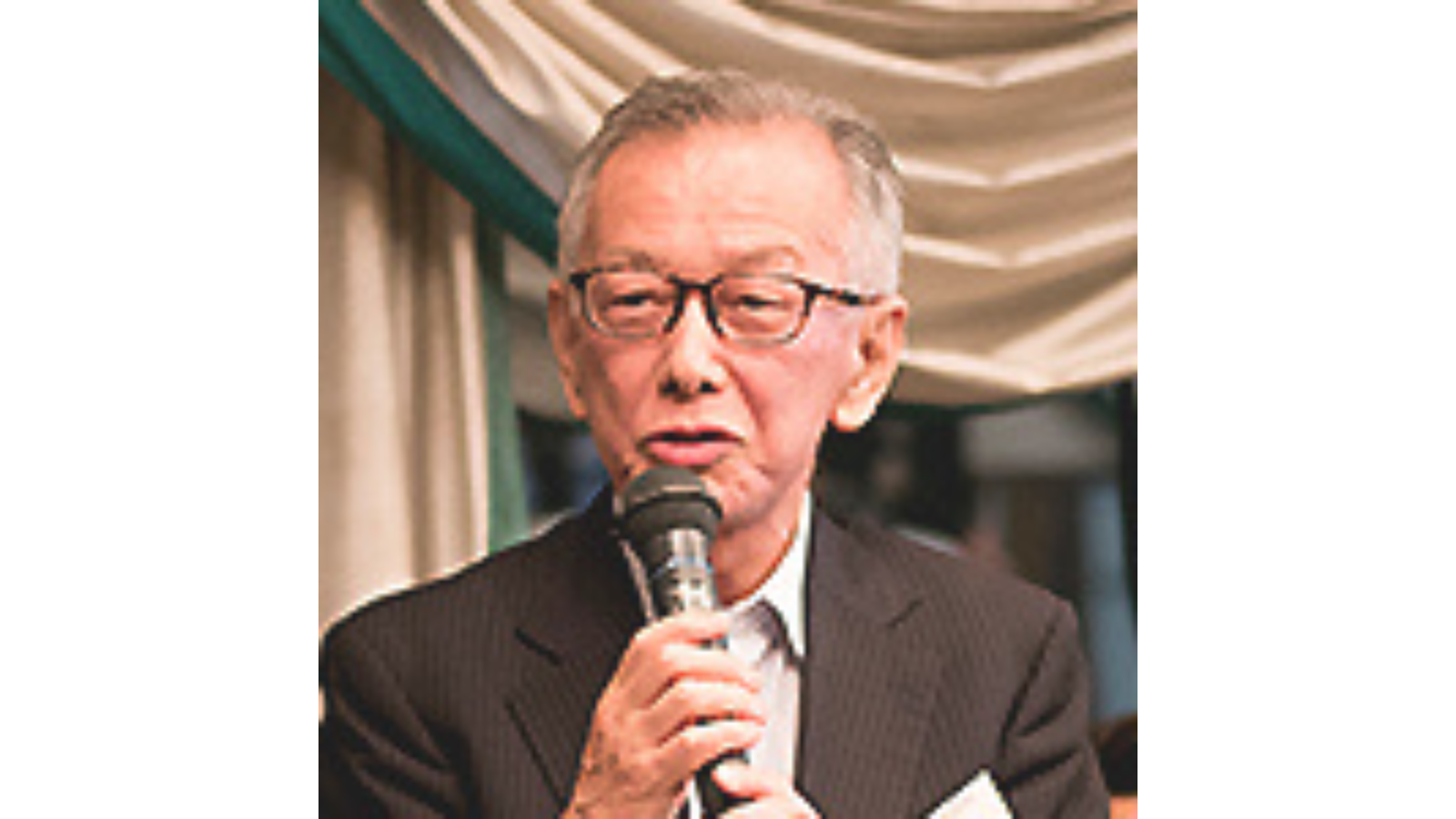 諏訪貿易株式会社
3代目  諏訪 恭一  創業110年